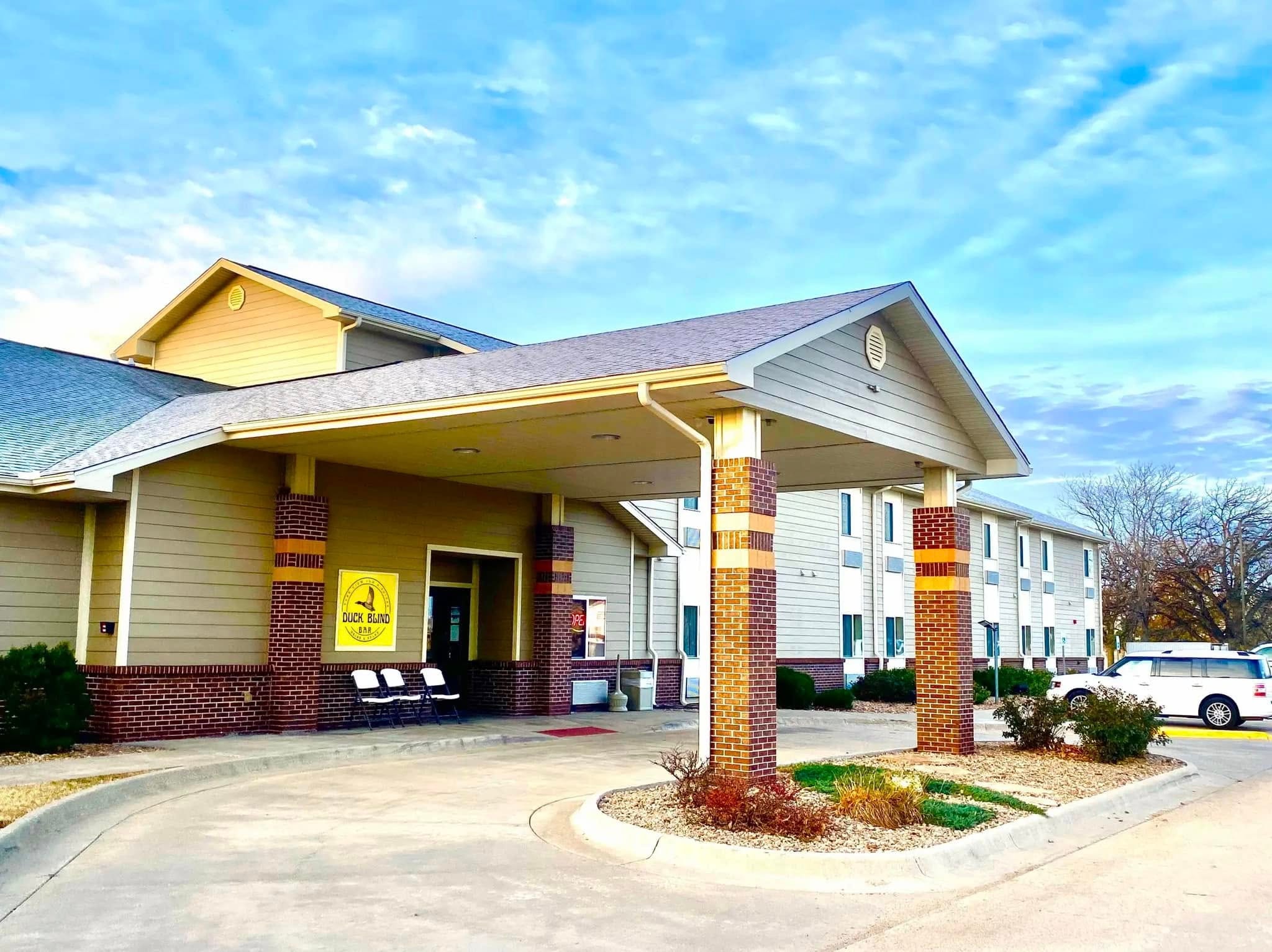 Park View Inn & Suites exterior